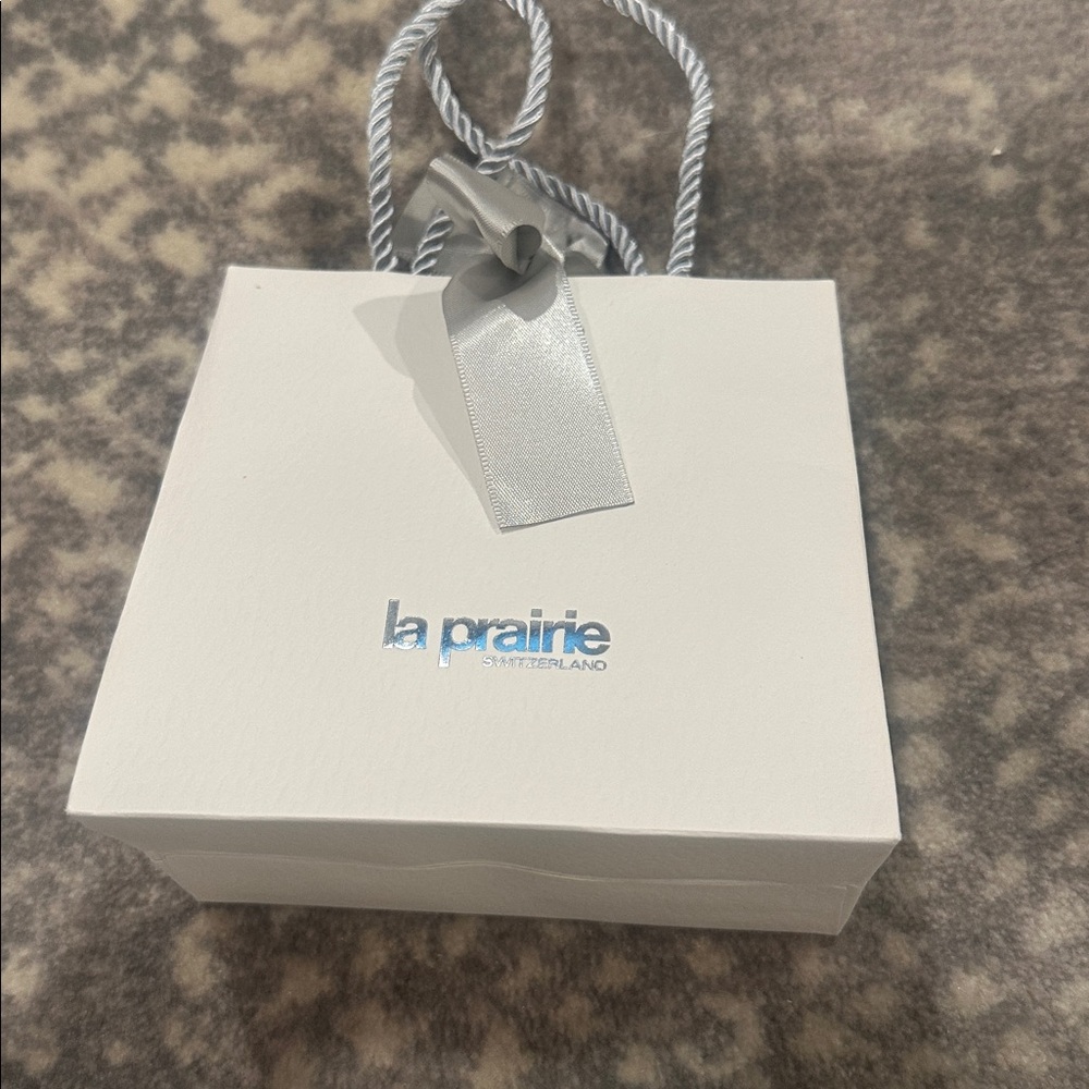 LA PRAIRIE BAG, 3 CAVIAR SLEEP MASK 1 JAR
2 TUBES - Picture 6 of 6